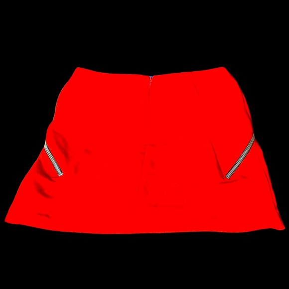 EUC Women’s BCBGeneration High-waisted Zippered Mini Skirt in Vermillion Sz 4 - Picture 2 of 3